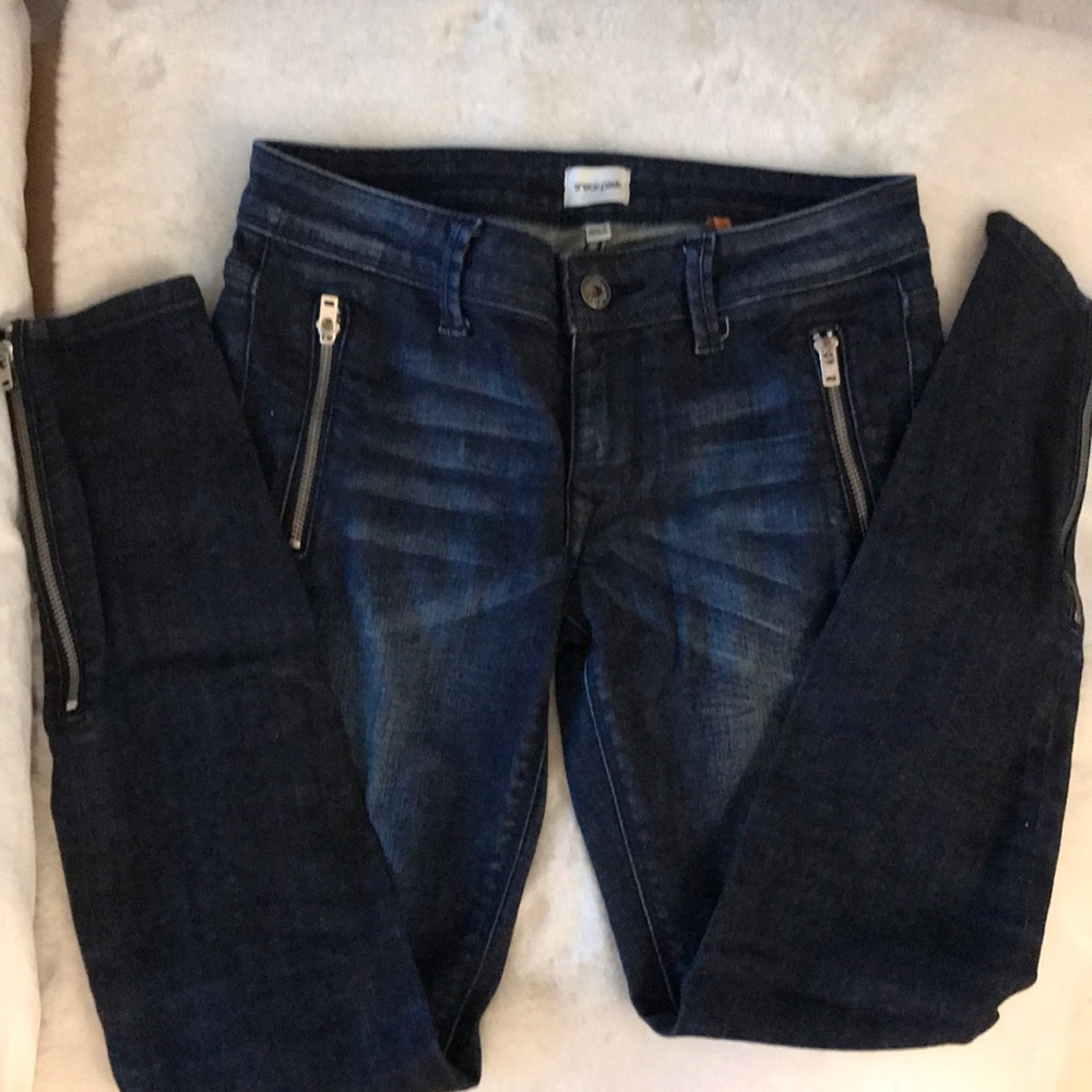 Sneak Peek. Zippered jeans. Size 3.